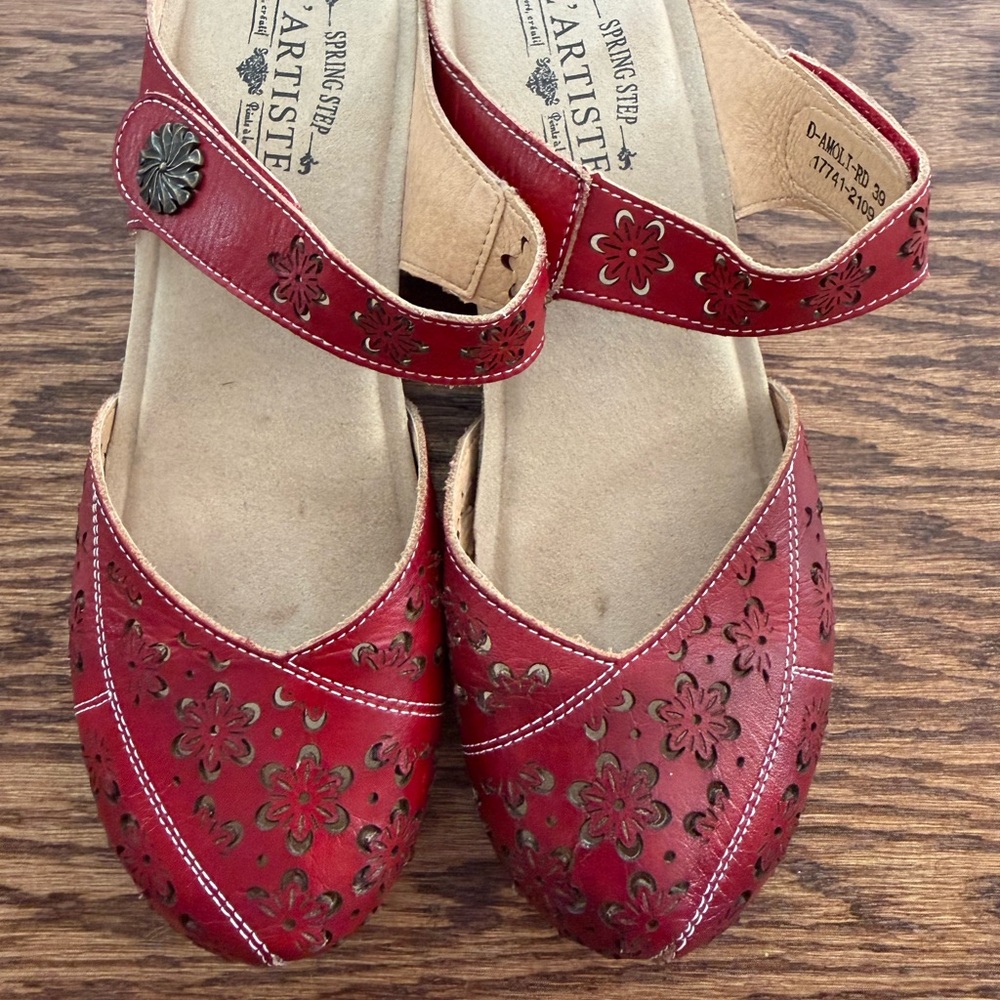 Spring Step Women's Red Floral Mules